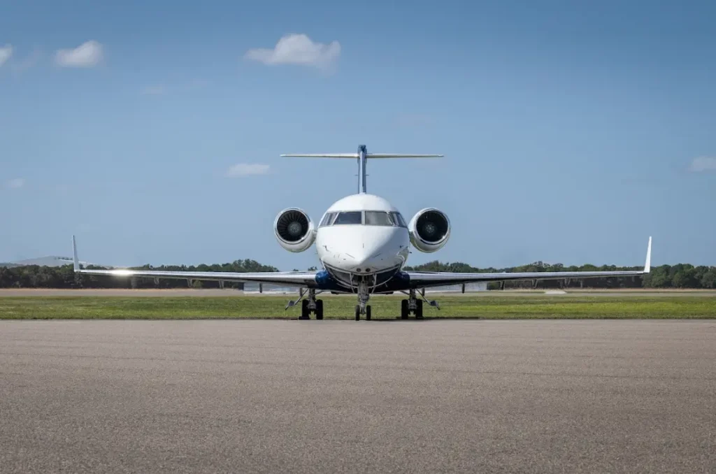 2005 Bombardier Challenger 604 private jet for sale